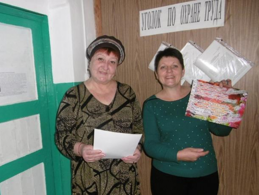 Бухгалтеров Вольно-Донского сельского поселения поздравили с профессиональным праздником