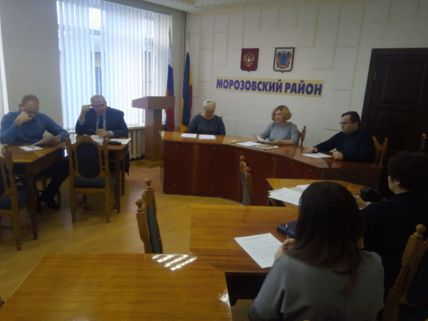 Вопрос о регулировании численности бездомных животных обсудили на заседании в администрации Морозовского района