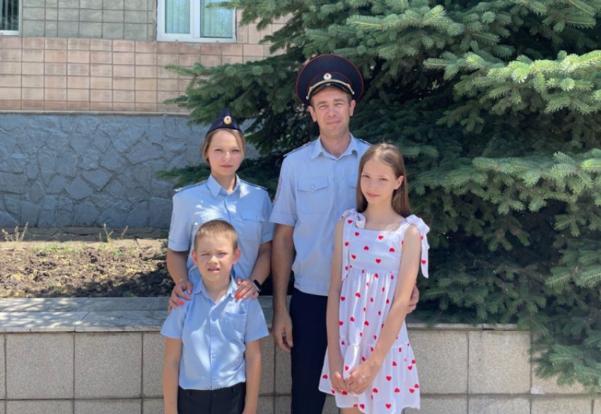 Полицейская семья Качан из Морозовска присоединились к акции, посвященной Дню семьи, любви и верности