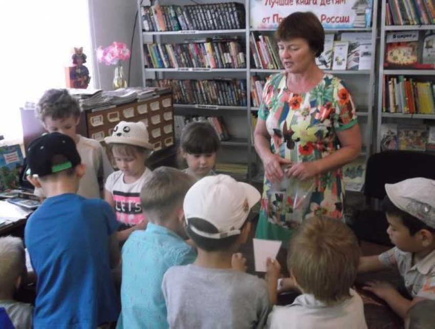 Игровую программу «У каждого дела запах особый» провели с детьми в Старопетровском отделе морозовской библиотеки