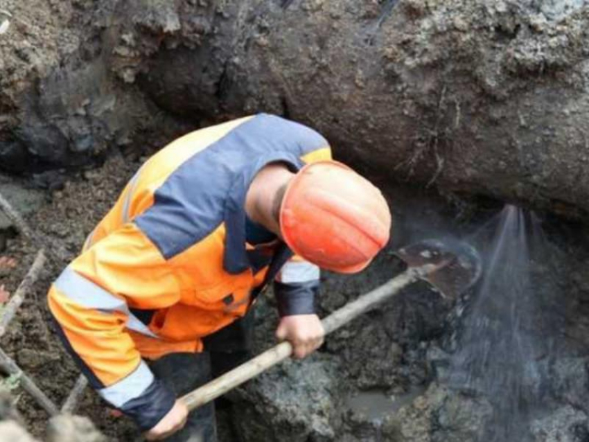 Ремонт водопровода в Морозовске на месяц может остановить движение возле «пятачка"
