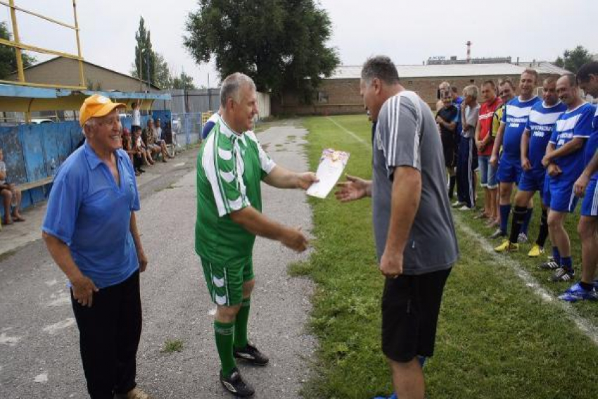 Ветераны спорта разыграли Кубок по футболу и отдали дань памяти всем морозовским спортсменам