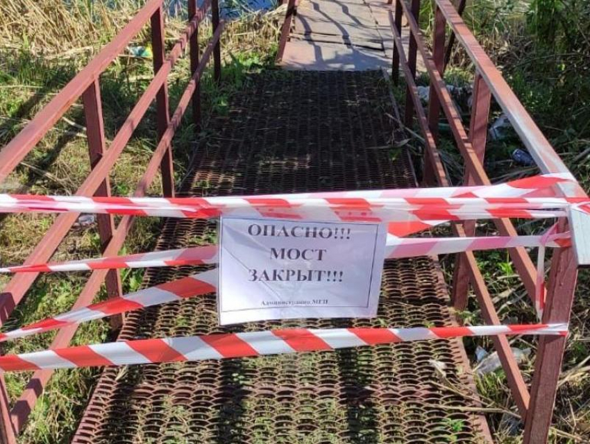 Мост через реку Быстрая на улице Макаренко в Морозовске закрыли на ремонт