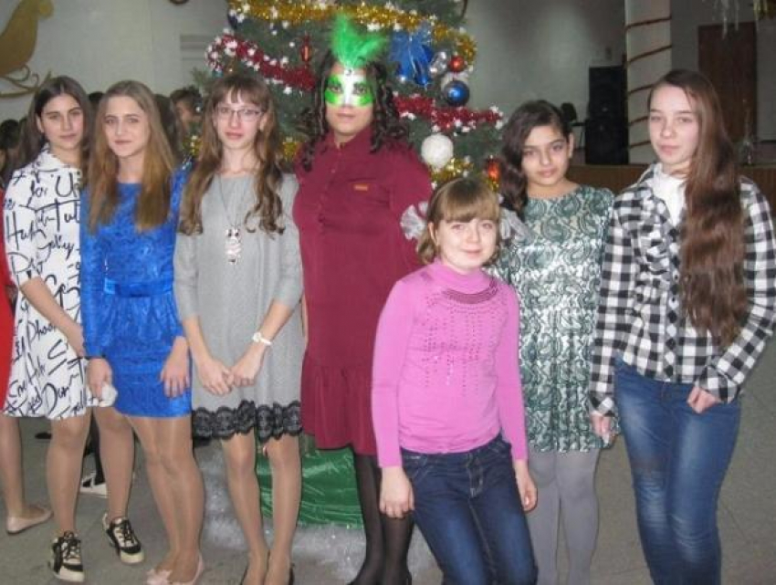 Школьники из Вишневки побывали на новогодней дискотеке в Морозовске
