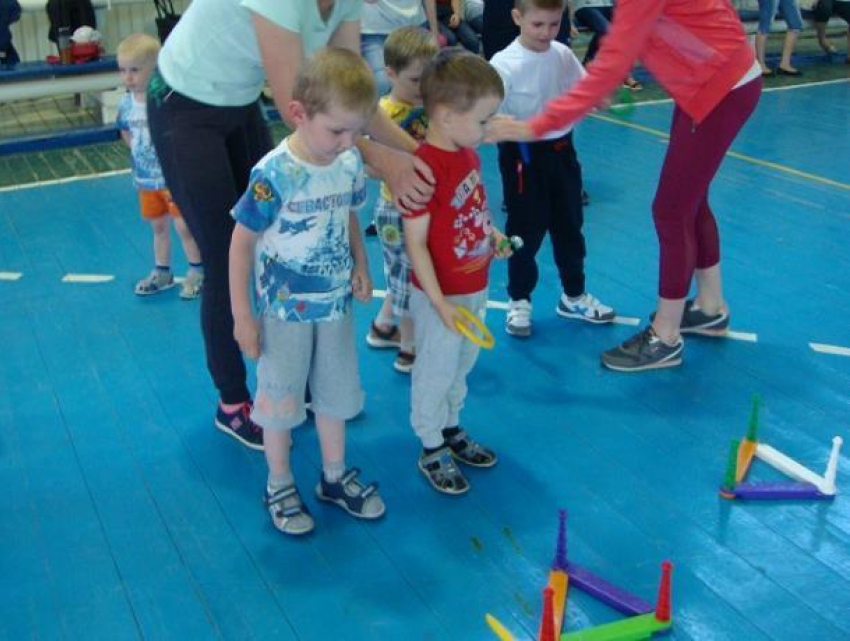 Воспитанники детского сада «Жемчуженка» вместе с родителями приняли участие в соревнованиях «Мама, папа, я"
