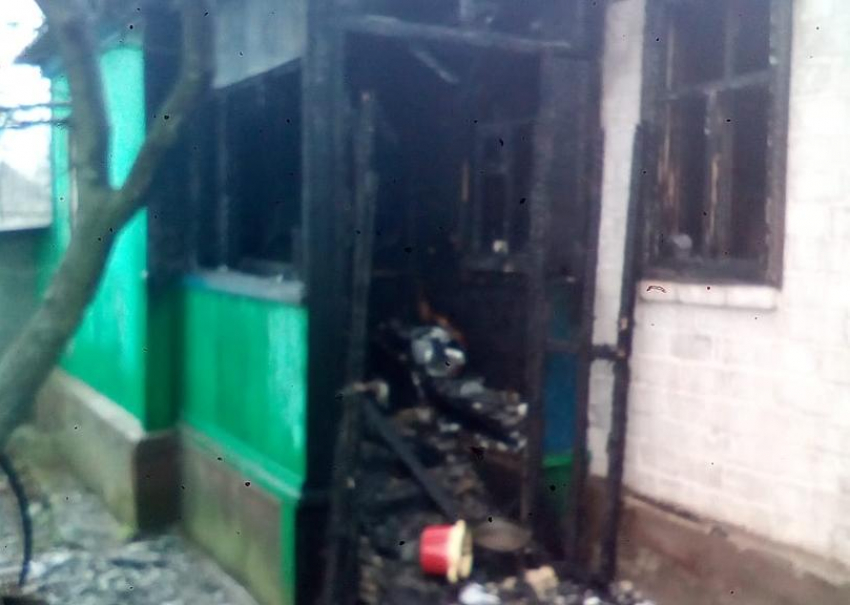 Пожар в летней кухне произошел в Морозовске 14 марта