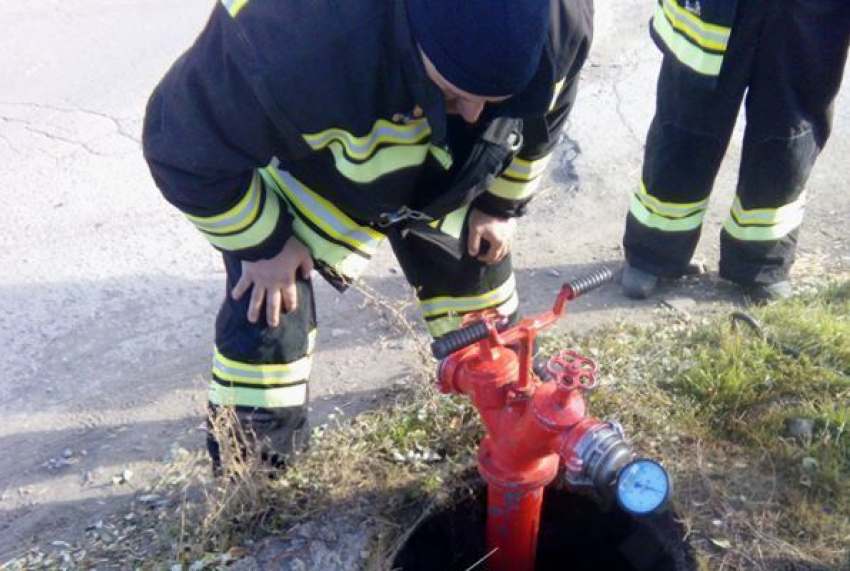 Пожарные Морозовска подготовили водоемы и гидранты к опасному сезону