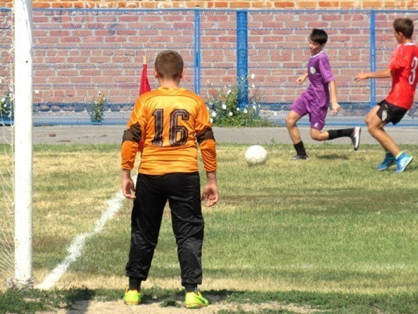 Юные футболисты Морозовска открыли новый сезон