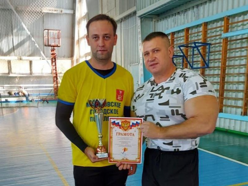 Обладателем Кубка закрытия сезона по мини-футболу стала команда Морозовского городского поселения