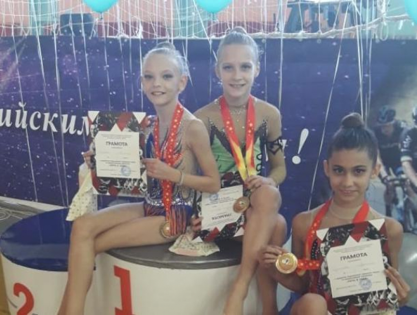 Морозовчанки привезли новые победы с открытого первенства по художественной гимнастике в Георгиевске