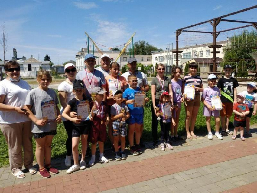 Победителем соревнований «Папа, мама, я - спортивная семья!» в Морозовске стала семья Силивончик