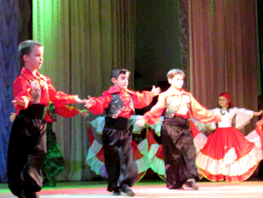 Цыганский танец коллектива «Парнас» в Морозовске впервые попал на видео