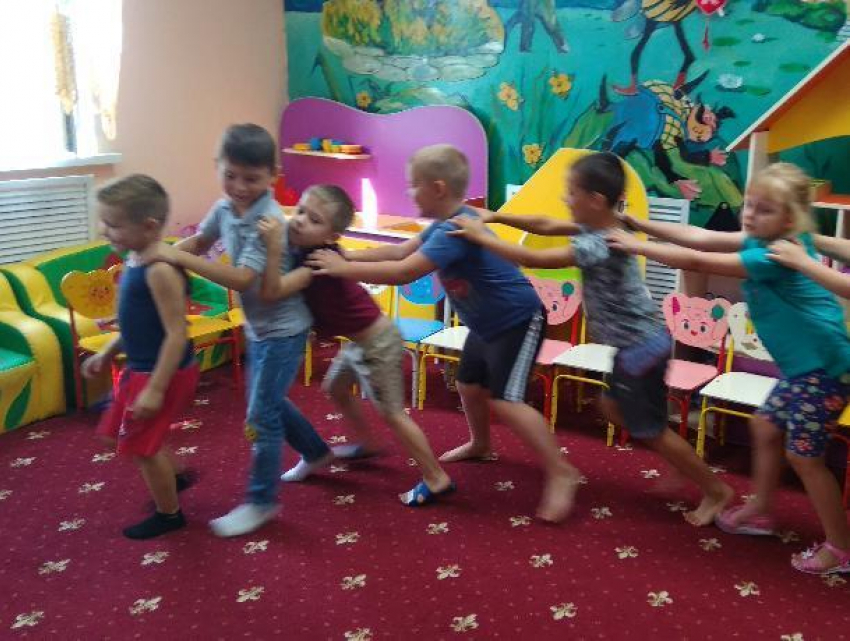 «Весёлый день с Сергеем Михалковым» провели дети в хуторе Морозов