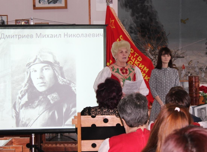 Стихи о Сталинградской битве и подвиге летчика Дмитриева прочли в музее Морозовска