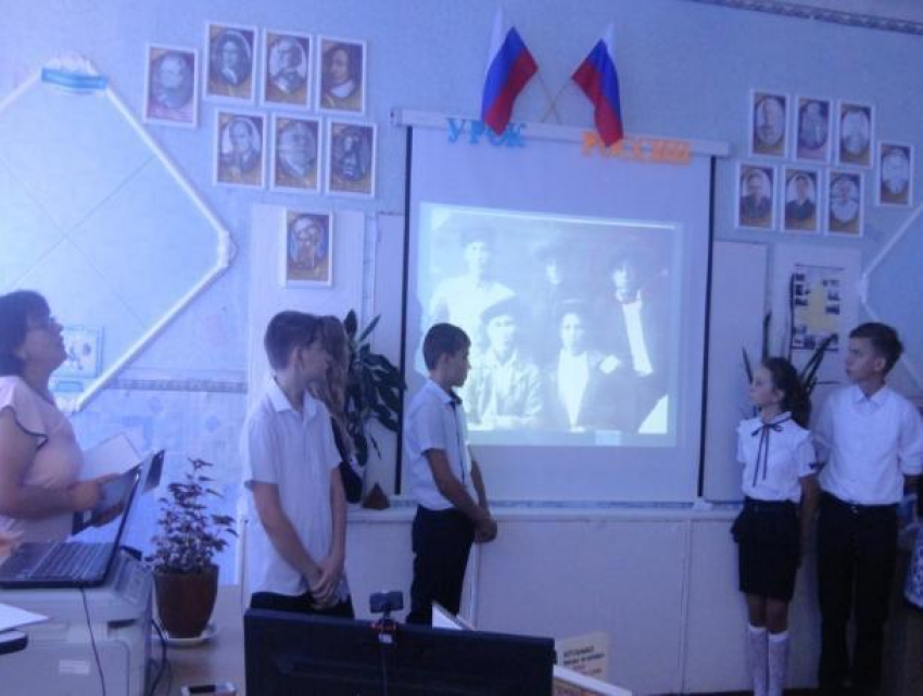 Родственница Героя Советского союза Михаила Котельникова провела для школьников открытый урок