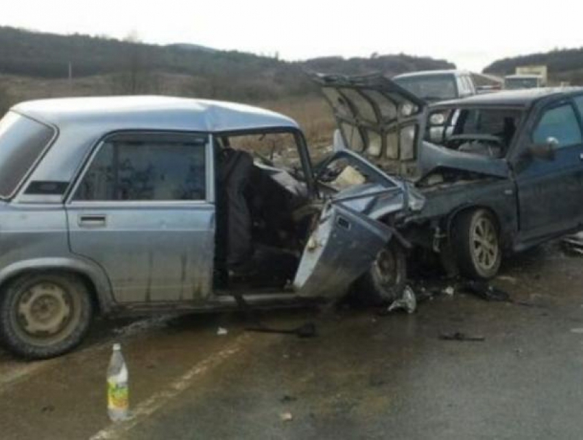 Оба водителя столкнувшихся в Морозовском районе автомобилей погибли
