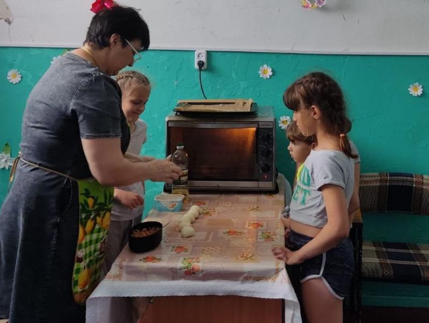 Вкусной и ароматной выпечкой завершился мастер-класс «Кулинарный поединок» в хуторе Вишневка