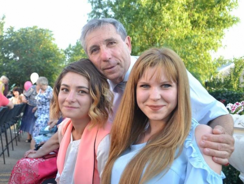 Валерию Фирсовичу 70 лет: с юбилеем морозовчанина поздравила любящая семья