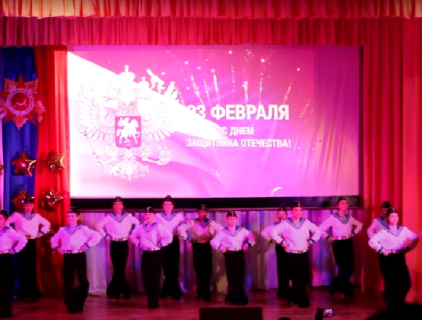 Воспитанники ДШИ Морозовского района подготовили концерт и художественную выставку на военную тематику к 23 февраля