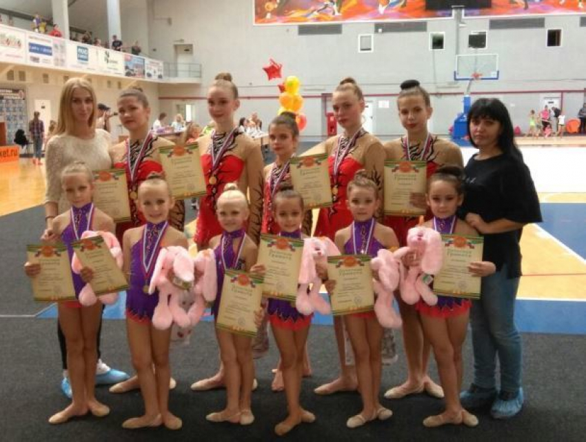 Юные гимнастки из Морозовска покорили «Осенний Вальс-2017» в Воронеже