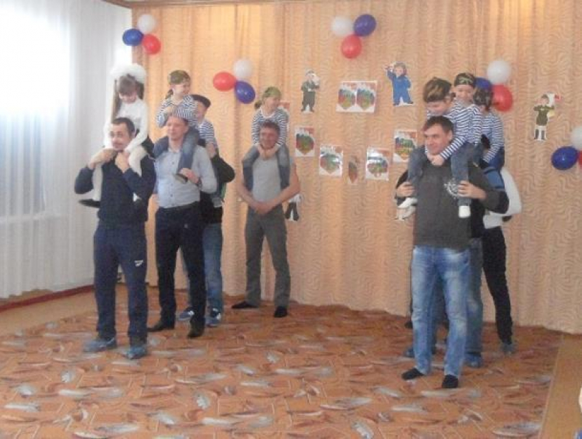 Спортивный праздник, посвященный Дню Защитника Отечества подготовили в детском саду №37 Морозовска