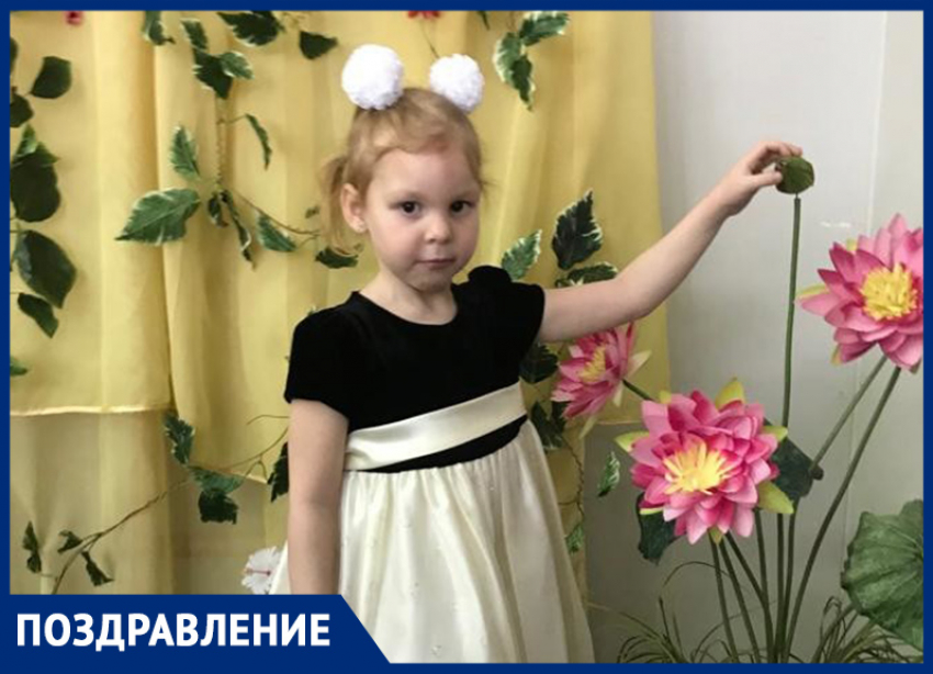 Викторию Леонову с Днем рождения поздравила крестная