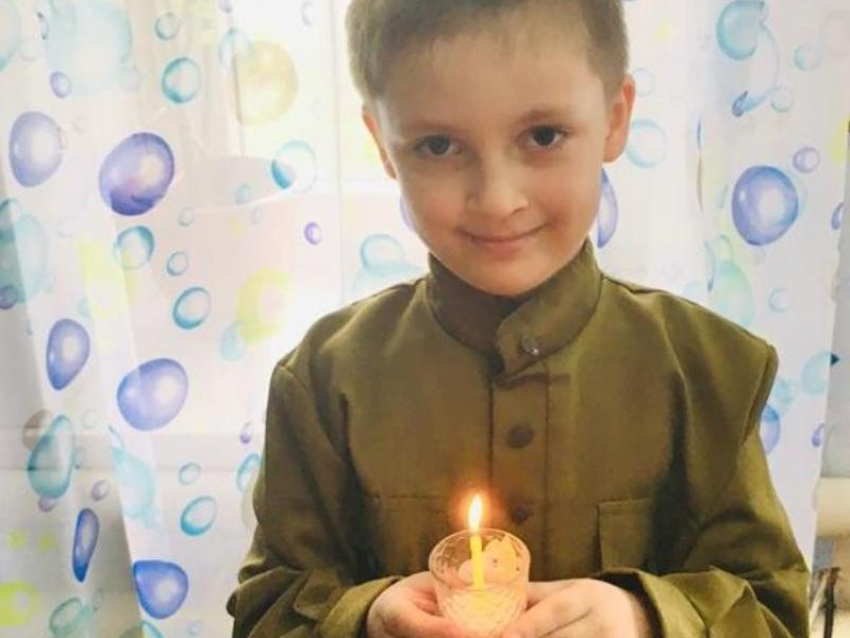 Свечи памяти зажглись в Морозовске в память о погибших в Великой Отечественной войне