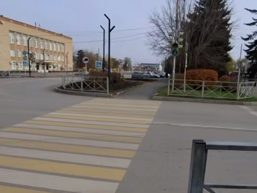 В Морозовске продолжается благоустройство тротуаров