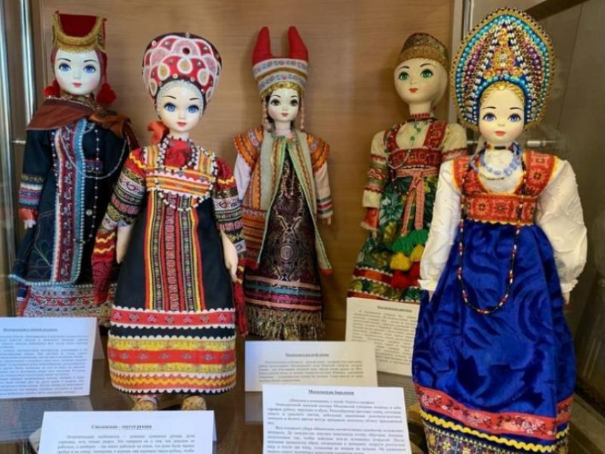 Колекцию знаменитых богучарских кукол представили на выставке в краеведческом музее Морозовска
