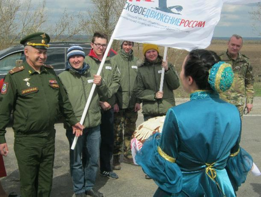 Участников автопробега памяти 112-й Башкирской кавалерийской дивизии на границах области встречали морозовские казаки