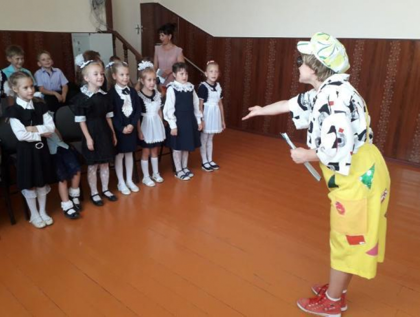  Театрализованную программу для будущих школьников подготовили культорганизаторы МБУ «Спутник» 