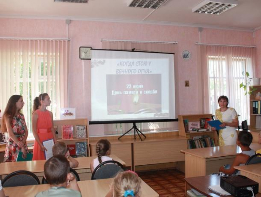 Час памяти «Когда стою у вечного огня…» провели в Детском отделе библиотеки имени Крупской в Морозовске