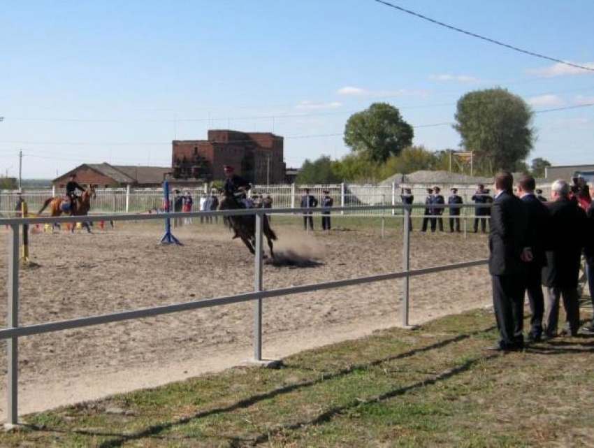 Казаки из Морозовска побывали на открытии конного центра в Константиновске