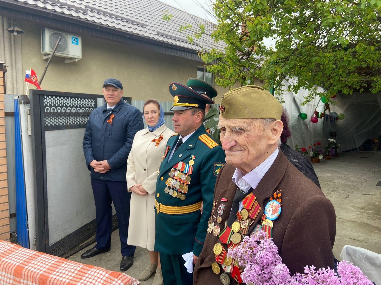 Для ветерана Великой Отечественной войны Василия Тесленко в Морозовске  провели персональный мини-парад